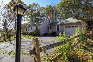 15 Oak Ave, Freeport, ME 04032