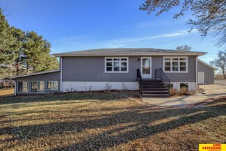 2682 Crestwood Dr, Fremont, NE 68025