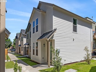 66 NE Stanton St, Portland, OR 97212