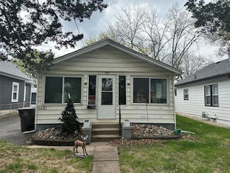1304 E 28th St, Des Moines, IA 50317