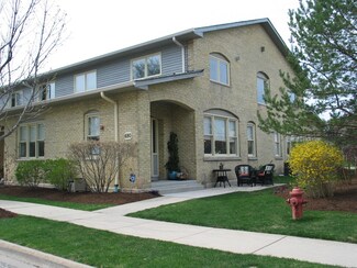 690 Lyster Rd, Highwood, IL 60040