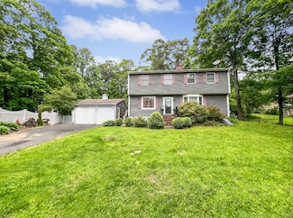 28 Blakeman Dr, Monroe, CT 06468