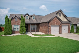 2802 Tara Ct, Opelika, AL 36804