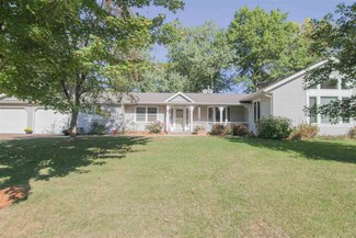 1035 Circle Dr, Wellman, IA 52356
