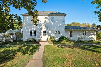 105 Harrison St SE, Cascade, IA 52033