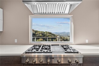 561 S Ventu Park Rd, Newbury Park, CA 91320