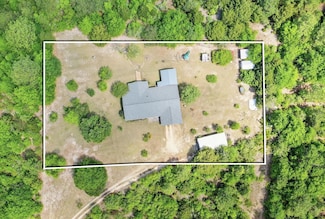 1329 Suzanne Cir, Holt, FL 32564