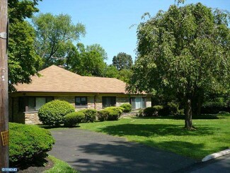 8104 Heacock Ln, Wyncote, PA 19095
