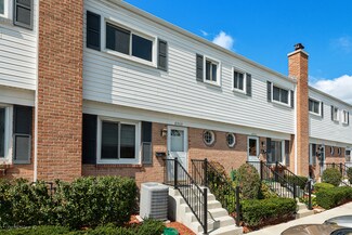 8460 Linder Ct, Skokie, IL 60077