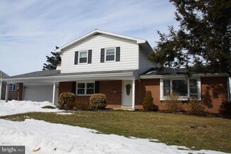16 Scenic View Dr, Akron, PA 17501