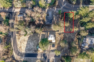 2005 Nisqually St, Steilacoom, WA 98388