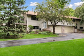 8447 Morgan Ln, Eden Prairie, MN 55347