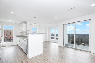 2 Hotel Ave Unit TWO-BED, Peabody, MA 01960