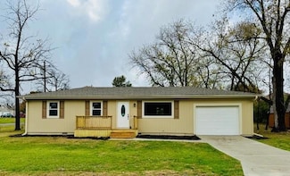 202 S Walnut St, Plattsburg, MO 64477