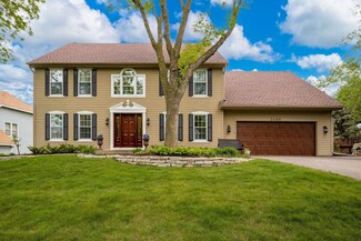 2460 Park Ln, Saint Paul, MN 55120