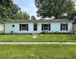 305 W Main St, Watson, IL 62473