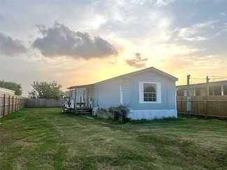 2525 Oyster Creek Bend, Oyster Creek, TX 77541