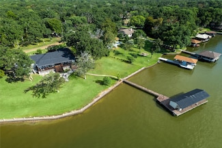106 Lynne St, Mabank, TX 75156