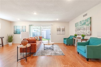 3318 W Borchard Cir, Santa Ana, CA 92704