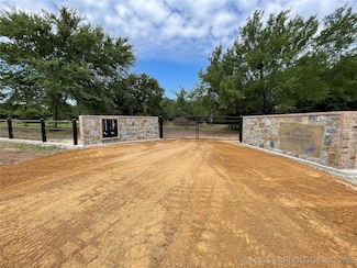 001 Lovers Ln, Kingston, OK 73439