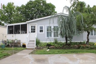 19 Twain Rd, North Brunswick Township, NJ 08902