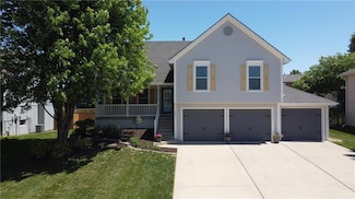 1511 Bradford Dr, Greenwood, MO 64034