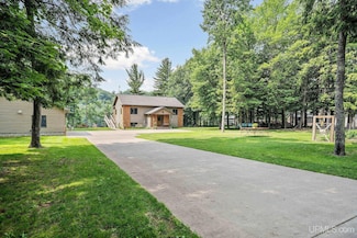 119 McClure Dam Rd, Negaunee, MI 49866