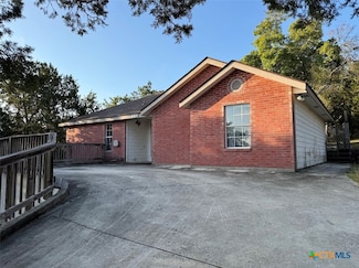 221 N Scenic Loop, Canyon Lake, TX 78133