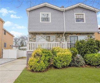 74 Sleepy Hollow Rd, Staten Island, NY 10314