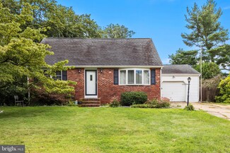 19 Blue Grass Dr, Ewing, NJ 08638
