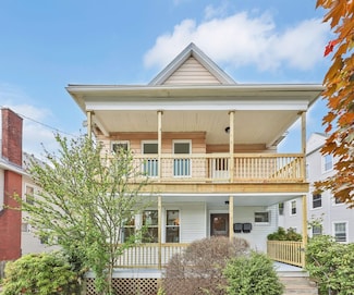 24 Hiawatha St, Springfield, MA 01108