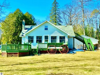 748 W Shingle Lake Dr, Lake, MI 48632