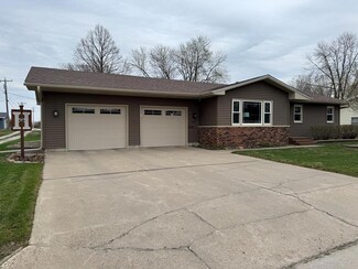 411 Elm St, Rockwell City, IA 50579
