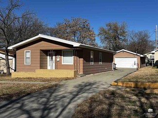 206 W 5th St, Beloit, KS 67420