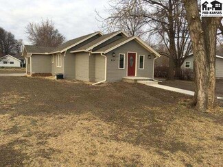 224 W Hoch St, Moundridge, KS 67107