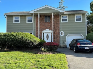 20 Sunshine Ln, Amityville, NY 11701