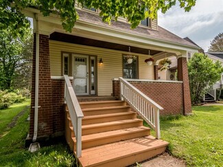 1017 S Washington St, Evans City, PA 16033