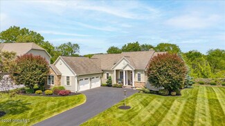 19 Hidden Farm Ln, Mechanicville, NY 12118