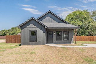 211 Stevens St, Bridgeport, TX 76426