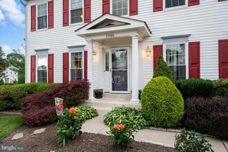 1546 Kingstream Cir, Herndon, VA 20170