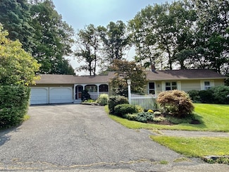 3 Sandy Glen Dr, Holden, MA 01520