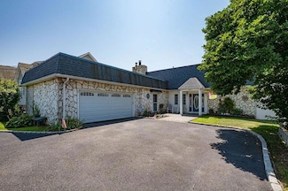 66 Lighthouse Rd, Babylon, NY 11702