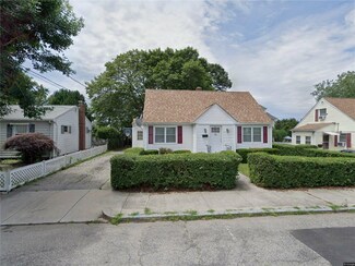 82 Oakwood Ave, Providence, RI 02909