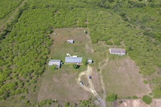 163 Irmas Dr, Lockhart, TX 78644
