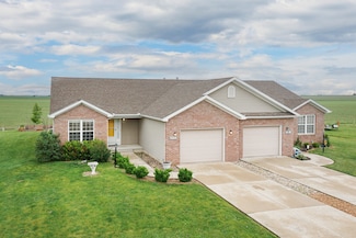 118 W 10th Unit A St, Gridley, IL 61744