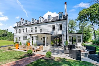 77 Cove Rd, Oyster Bay, NY 11771