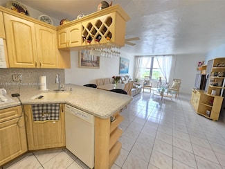 2899 Collins Ave Unit 946, Miami Beach, FL 33140