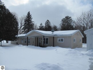 273 Maple St, Tustin, MI 49688