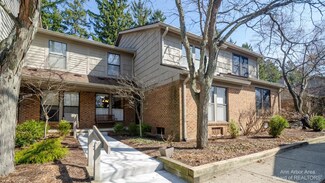 2162 Spruceway Ln, Ann Arbor, MI 48103