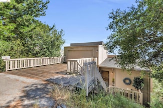 2001 Manzanita Dr, Oakland, CA 94611